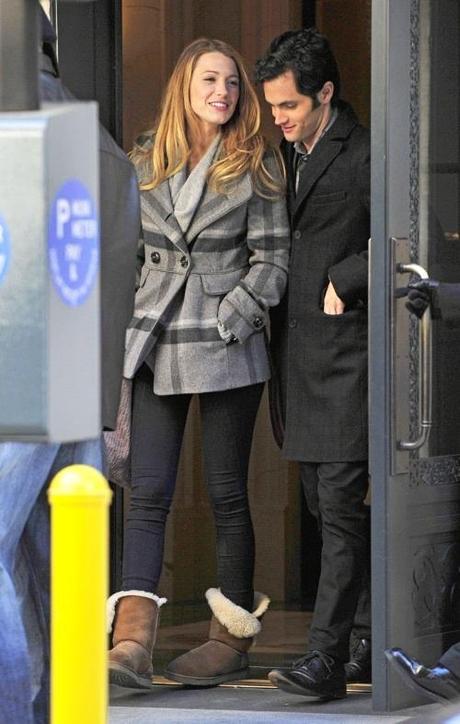 46901, NEW YORK, NEW YORK - Monday November 1, 2010. Blake Lively and Penn Badgley still look friendly despite reports of the two splitting as they film a Gossip Girl together in NYC. The two are seen playing with a pug and rehearsing their lines together. Photograph: PacificCoastNews.com