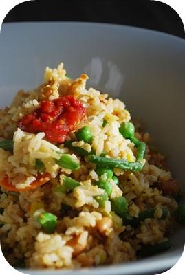Ran an den Wok: Gebratener Reis mit Ei und Gemüse