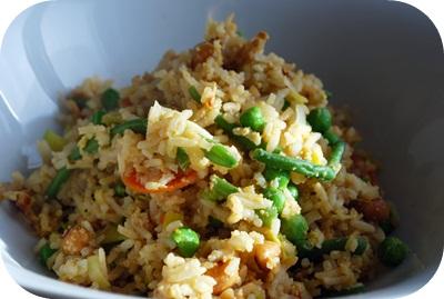 Ran an den Wok: Gebratener Reis mit Ei und Gemüse