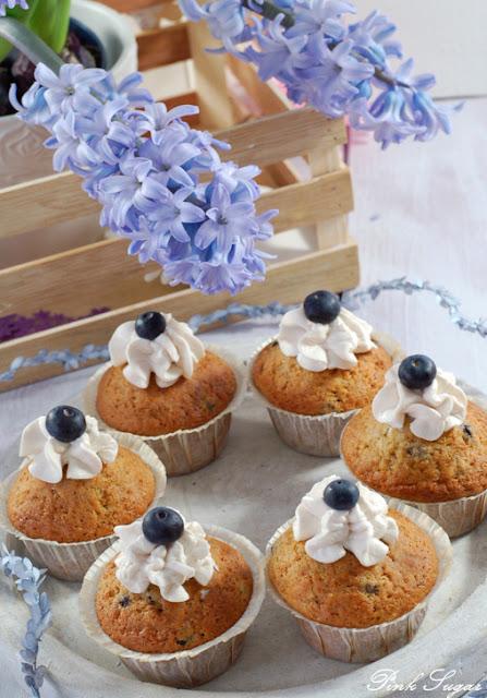 Blaubeer-Muffins mit Toppinghäubchen