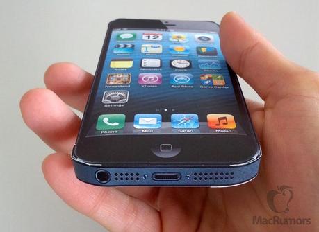 iphone-5-in-hand