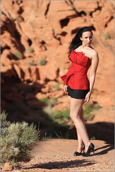 Fashionblog - Modeoutfit - Desert of Nevada - Valley of Fire - Model with hotpants and highheels