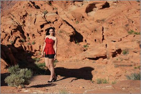 Fashionblog - Modeoutfit - Desert of Nevada - Valley of Fire - Model with hotpants and highheels