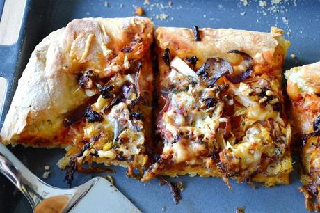 Gebacken: Pizza mit Wirsing und Bacon