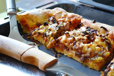 Gebacken: Pizza mit Wirsing und Bacon