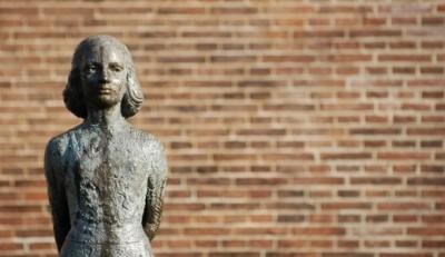 Anne Frank Statue in Utrecht – © Marco Nijland, CC BY-NC-SA 3.0