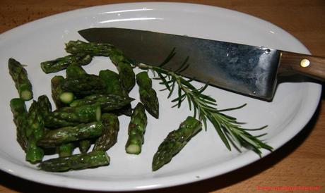grüne Spargelsuppe auf französische Art, französische Küche, veganes Rezept, vegetarisches Rezept