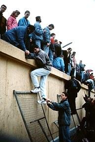 Berliner Mauer Fall 1989 Flickr CC Vivao Pictures Sieben überraschende Einsichten über Grenzen.