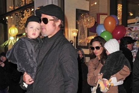 48176, NEW YORK, NEW YORK - Saturday December 4, 2010. Brad Pitt and Angelina Jolie are spotted carrying twins Knox and Vivienne after visiting Lee's Art Shop in New York City. Photograph:  PacificCoastNews.com