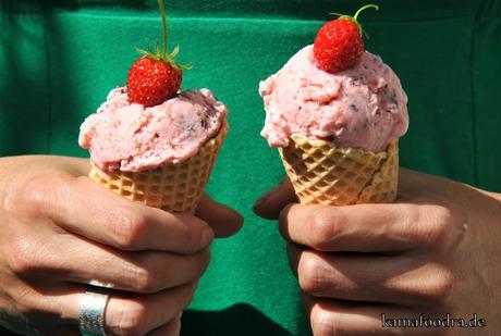 Erdbeer-Joghurt-Stracciatella-Eis