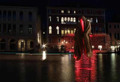 public-art-across-venezia-2013-christoph-luckeneder-and-manfred-kielnhofer-t-guardian-sculpture_2052-web.jpg