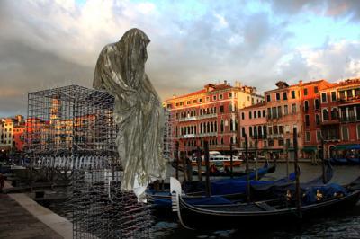 public-art-across-venezia-2013-christoph-luckeneder-and-manfred-kielnhofer-t-guardian-sculpture_1992-web.jpg