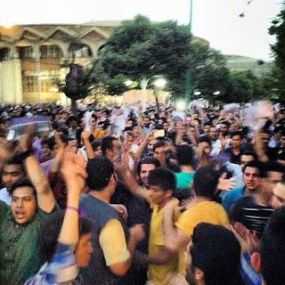 Iraner feiern Rouhanis Sieg