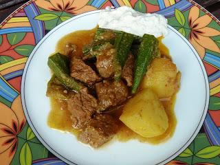 Ametha Net Aloo: Rind – Kartoffelcurry mit Okra aus Birma / Burmese Beef - Potato - Curry with Okra
