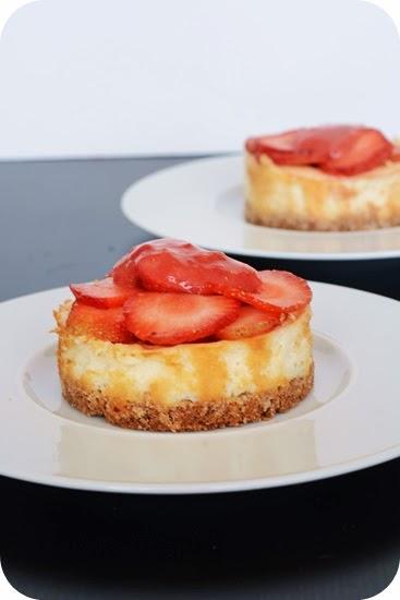 Kleine Cheesecakes mit Erdbeeren