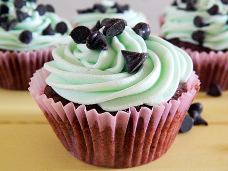 (vegan) Mint Chocolate Chip Cupcakes