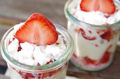 [Süßer Sonntag] Erdbeer-Trifle mit Baiser