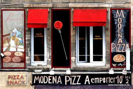 Fenster einer Pizzeria in Frankreich