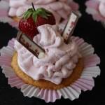 Yogurette Cupcakes – Mit Erdbeeren dem Glück ein Stück näher kommen