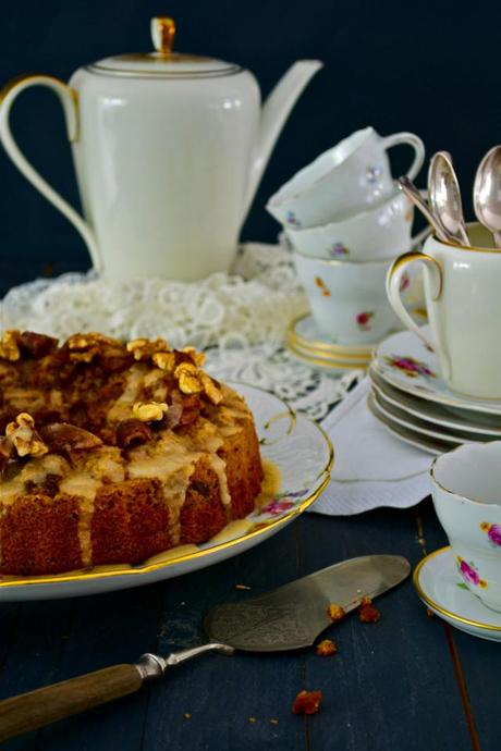 Herbstkuchen, saftiger Kürbiskuchen, Rührkuchen für den Herbst, Datteln, Nüsse, Kaffee im Kuchen, Starkbier in Glasur