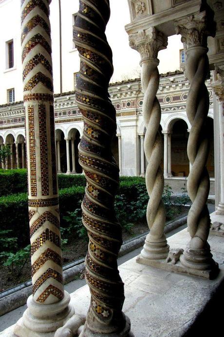 Säulen im Klostergang