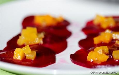 Lauwarmer Meerrettichflan mit Rote Bete-Carpaccio und Honig