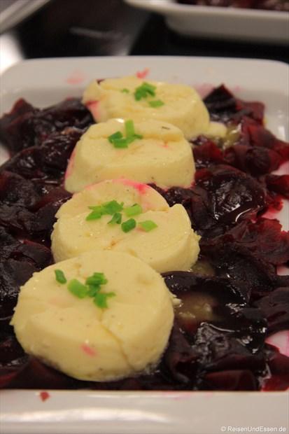 Lauwarmer Meerrettichflan mit Rote Bete-Carpaccio und Honig