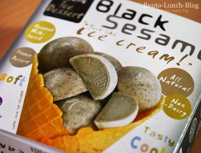 Schwarzer Sesam Mochi Eis / Black Sesame Mochi Ice Cream