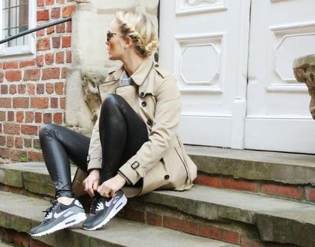 Herbst-Outfit mit Dämpfung: Burberry & Nike Air Max 90
