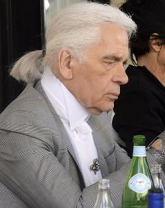 Karl Lagerfeld enjoys lunch with friends