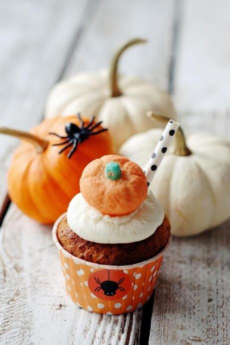 Halloween - Saftige Kürbis Muffins mit weißer Schokolade