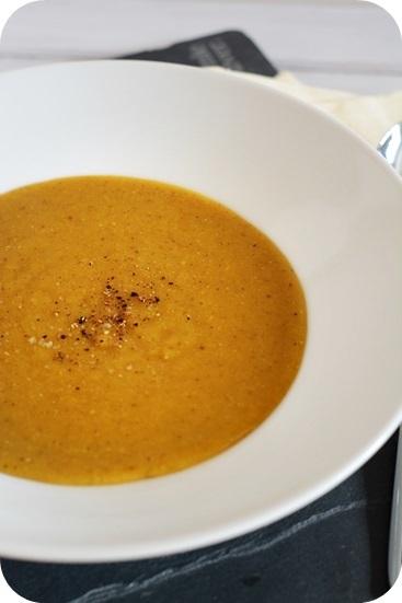 Linsen-Curry-Suppe