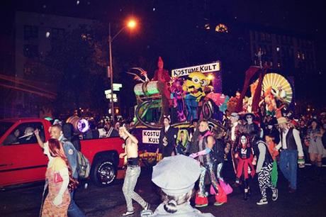 New York Halloween 2013 Parade Wagen