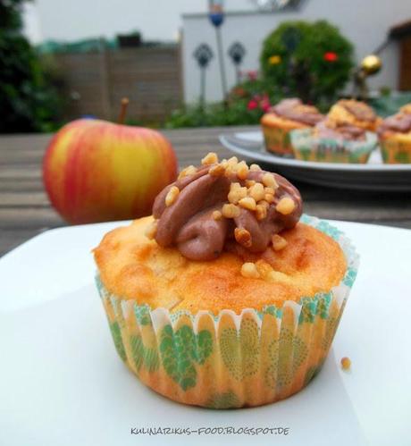 Apfel-Vanille-Cupcakes mit Schokocreme-Topping und Haselnusskrokant