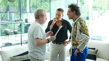 Ridley Scott mit Michael Fassbender und Javier Bardem am Set.