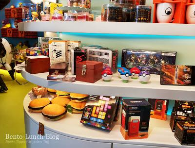 Item Shop München, Merchandising - Service & Comicbuchladen