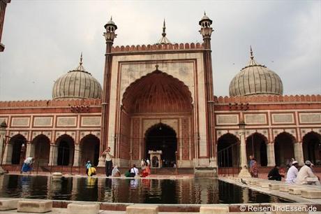 Jama Masjid und Wasserbecken für die Reinigung