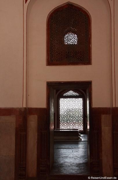 Im Innenbereich des Humayun Mausoleum