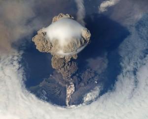 volcanic-eruption-67668_1280