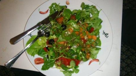 Gesunde Ernährung mit Salat