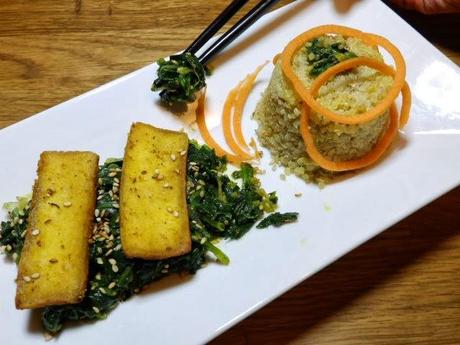 Tofu in pikanter Ingwer-Marinade krönt Süppchen nach japanischer Art...