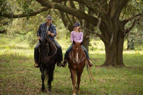 Phil (Jason Statham) und Maddy (Izabela Vidovic) Broker genießen die ländliche Idylle bevor das Chaos über sie hinein bricht