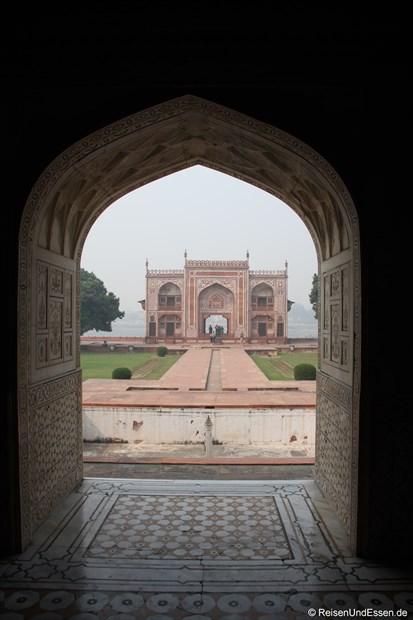 Blick auf Naggarkhana vom Mausoleum Itimad-ud-Daulah in Agra