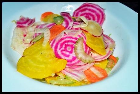Fast zu schön zum Essen: Jamies Wurzelgemüse-Salat