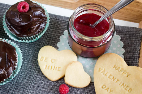 Valentine's Day: a cake for two