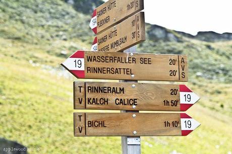 Wegweiser Wanderwege Südtirol