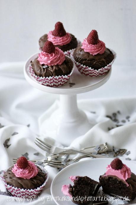 Brownie-Oreo-Cupcakes mit Himbeer-Topping... Große Cupcakeliebe!