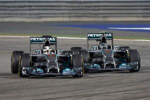 234847532 45222642014 300x200 Formel 1: Hamilton bezwingt Rosberg im Silberpfeil Duell