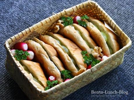 Bento #151: Mini-Croissants mit Blauschimmelkäse, Weintrauben und Walnüsse