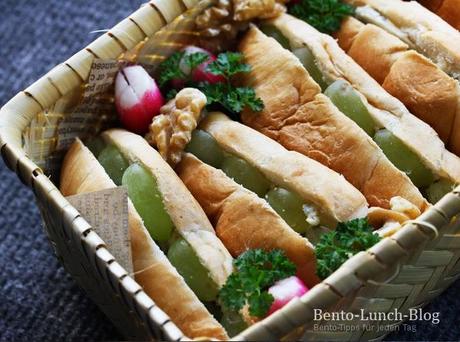 Bento #151: Mini-Croissants mit Blauschimmelkäse, Weintrauben und Walnüsse